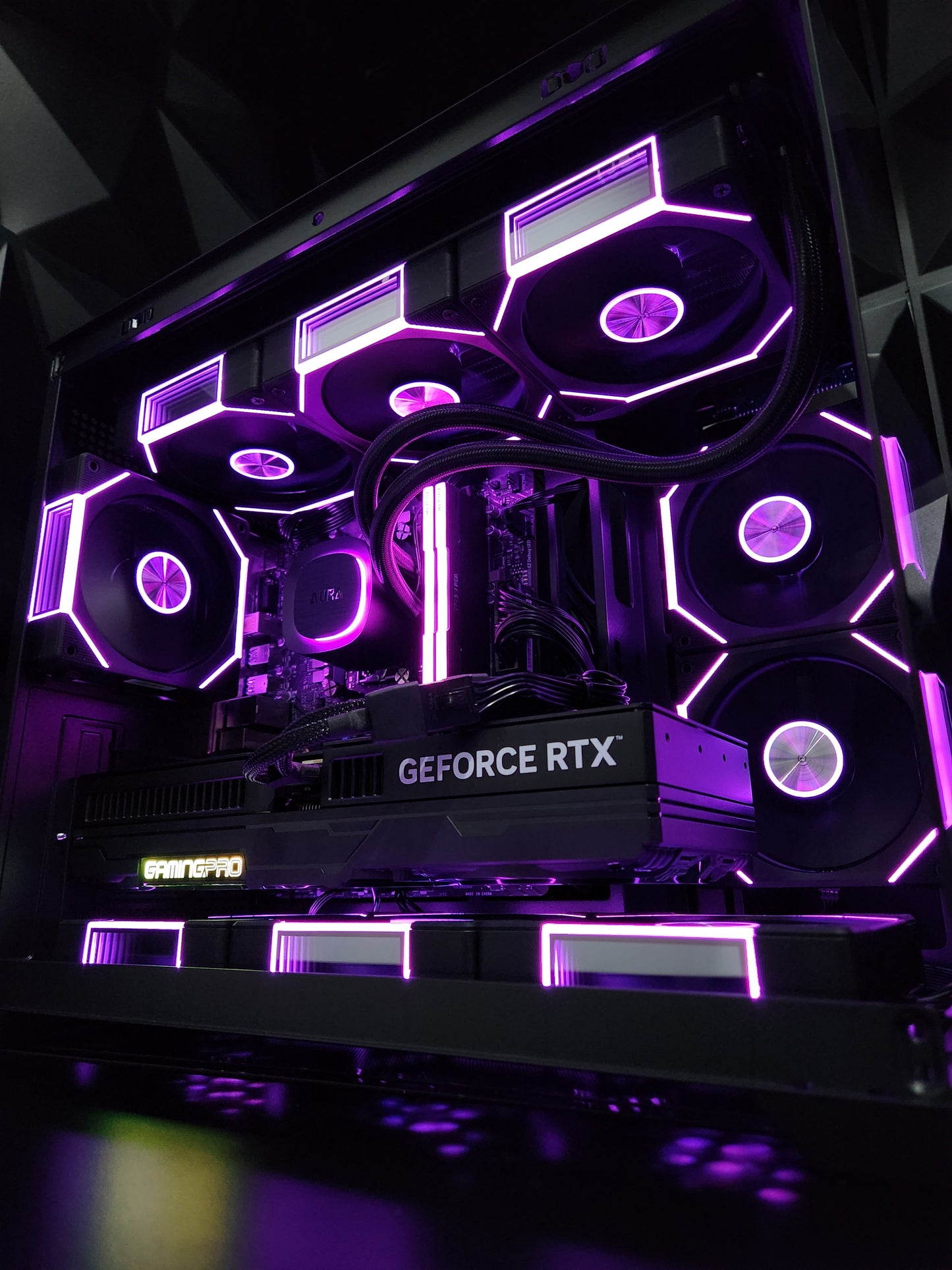 Ryzen 5 9600X, 32GB DDR5 7200MHz, RTX 5070 12GB Gaming PC